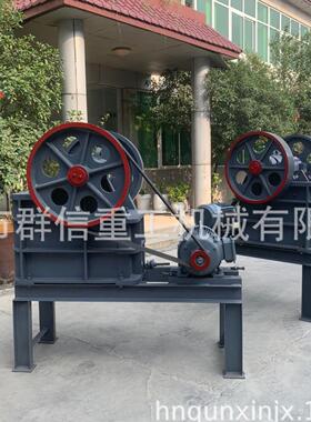 鄂式粉碎机小型选矿粉碎淘金石头移动源头厂家直供