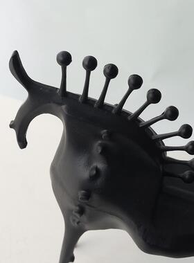 现代艺术装饰摆件黑色铸铁工艺品抽象马小雕塑电视柜书柜装饰品