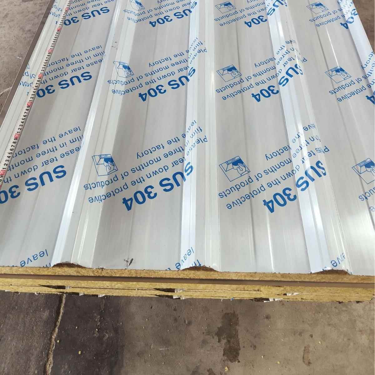 不锈钢货岩棉瓦防火隔热房温304CIP单降面双面瓦包送厂厂房专用瓦 - 图1