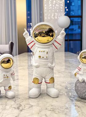 轻奢太空太空人高档家居新房装饰品酒柜电视柜办公室书柜桌面摆件