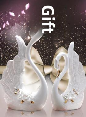 手工欧式天鹅摆件结婚生日礼物家居装饰品陶瓷客厅婚房电视摆设品