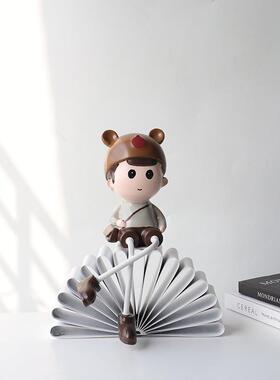 现代简约卡通摆件树脂可爱人物书童书页家居门市展厅样板间装饰品