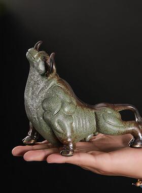 陶瓷牛气冲天小摆件红色生肖牛办公室桌面招财装饰品玄关吉祥物