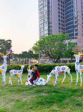 户外彩绘梅花鹿玻璃钢雕塑园林景观小品花园草坪景区售楼装饰摆件