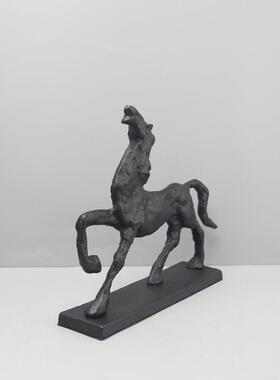 北欧创意几何铸铁行走骏马动物雕塑摆件客厅玄关样板房家居装饰品