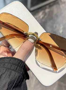 墨镜女士2026新款墨镜拍照出片新款无框切边网红潮流太阳镜女款时