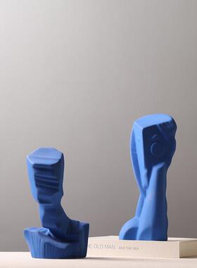 北欧创意磨砂人脸摆件陶瓷装饰品样板房客厅茶几摆设克莱因蓝白色