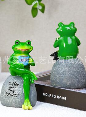 跨境青蛙花园雕像摆件景区庭院户外树脂雕像桌面咖啡杯青蛙摆件