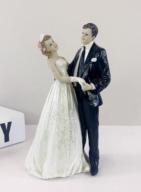 直销新款跨境欧式人物新郎新娘树脂工艺品结婚蛋糕装饰烘焙礼品婚