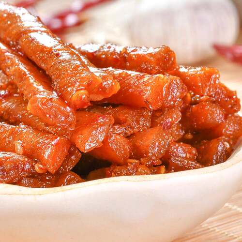 邬辣妈 湖南麻辣特产 100g素牛筋 蒜蓉豆条麻辣条香辣味零食厂家 - 图0
