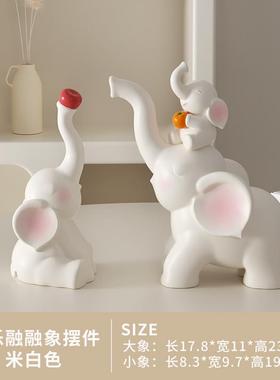 高档饰一家四秋千大口象摆家件奶油风客厅玄关电视酒柜新乔迁礼物