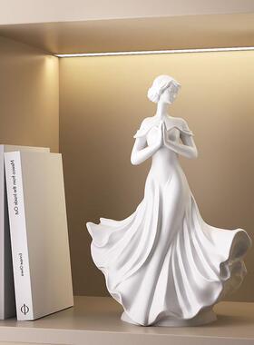 跨境人物艺术摆件缪斯女神高级感雕塑现代风客厅玄关酒柜家居饰品