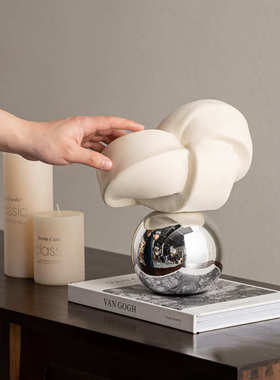 匠十三 高级感抽象扭曲几何小雕塑艺术不规则客厅几何摆设