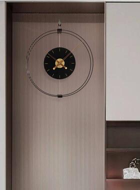 现代简约黑胡桃黄铜轻奢大尺寸装饰挂钟客厅家用时尚静音石英钟表