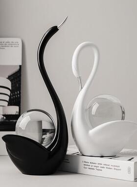 水晶球天鹅情侣摆件轻奢现代高级感客厅酒柜家居装饰品