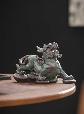 陶瓷貔貅摆件公母一对招财守财覆古祇进不出办公室书桌国风茶宠