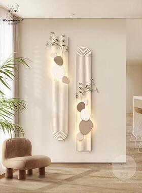 奶油风格入口大厅装饰画壁灯绿色植物对门走廊过道挂画客厅高档壁
