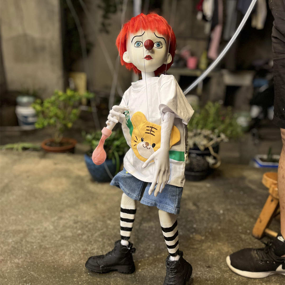 吹气球的少年提线木偶人舞台演出道具街头表演木头人玩具装饰摆件 - 图1