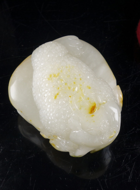 W一元闪拍保真新疆和田玉白玉籽料洒金皮稀有三色金蟾把件290.10g