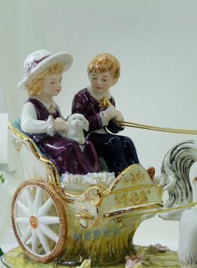 高档精品陶瓷工艺品摆件欧式豪华别墅装饰皇家马拉车男女孩摆设