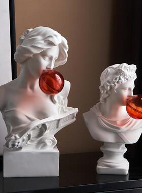 直销新款创意轻奢风人物雕塑艺术办公室桌面摆件客厅玄关房间装饰