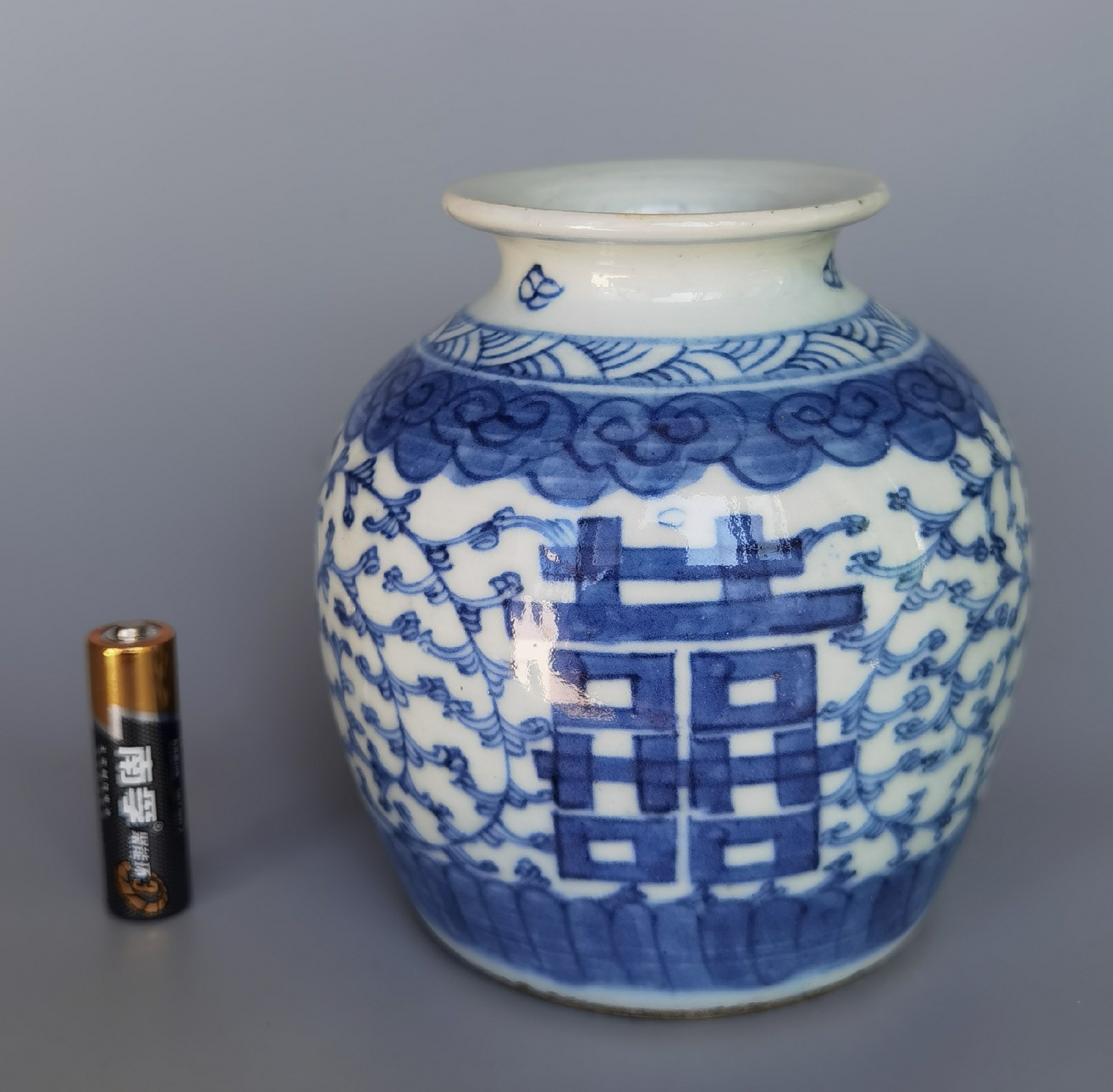 中国美術『 青花纏枝蓮花紋壺』【大清雍正年製】在銘整理品。W1-7