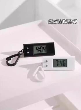 桌面迷你小时钟新款三角简约儿童考试学习数挂件电子表字背包便携