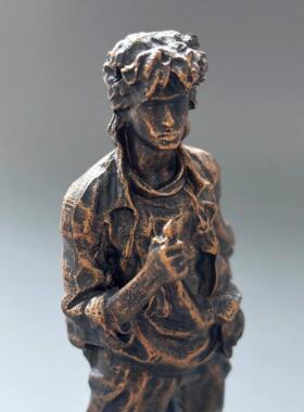 维克多崔KINO电影乐队摇滚周边雕像摆件