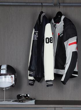 样板间男孩房衣柜机车主题儿童房摆件衣帽间衣服童装服饰软装饰品