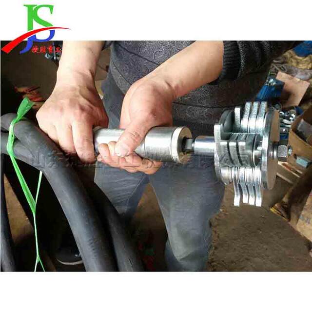 Special-shaped steel pipe surface rust removal machine Construction pipe scaffolding rust removal equipment Metal surface renovation machine