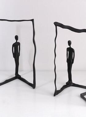 金属抽象人物看书边框线条雕塑摆件现代样板间客厅酒柜书房装饰品