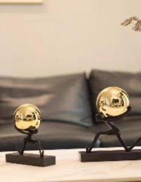 现代轻奢客厅电视柜书柜玄关办公室艺术负重前行摆件乔迁装饰品