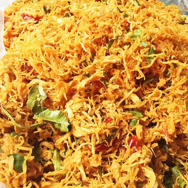 Purchasing agency Vietnamese specialty lemon spicy chicken jerky and shredded meat snacks without Chinese logo