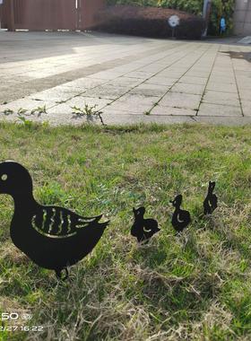 新款创意镂空庭院装饰品插件 铁艺鸭子一家草地花园装饰工艺品