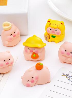 可爱招财小黄帽小猪萌粒装饰品迷你车载电脑工位治愈系桌面小摆件