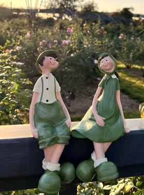 创意户外庭院花园布置阳台客厅酒柜吊脚娃娃情侣人物装饰小摆件