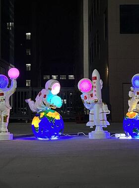 大型太空人火箭摆件炫关客厅装饰卡通玻璃纤维发光太空人带蓝牙雕