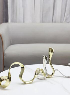 现代简约几何飘带金属烛台摆件客厅餐厅酒店样板房软装家居装饰品