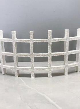 现代北欧创意黑白弯形网格果盘抽象镂空立体样板房客厅树脂工艺品
