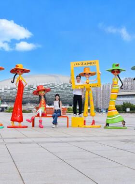 卡通女孩时尚人物雕塑户外网红打卡景区商场太阳能发光装饰大摆件