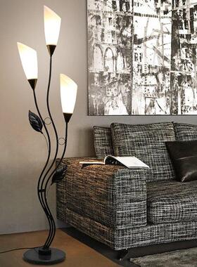 大型客厅落地装饰摆饰软装电视柜沙发旁边轻奢高档两边立地床头灯