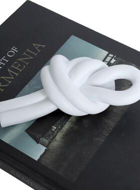 现代样板房售楼部抽象白色绳结摆件抽象几何扭曲打结玄关装饰