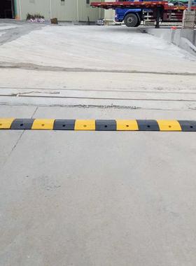 顺路科技大梯形减速带橡胶路障坡大波浪减速龚停车场减速