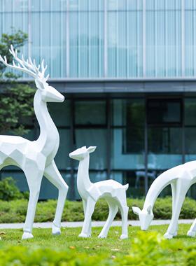 玻璃纤维梅花鹿雕塑户外园林样品屋展示中心社区草坪几何动物模型