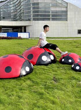 户外彷真七星瓢虫玻璃纤维雕塑园林风景区社区草坪甲壳虫昆虫井盖