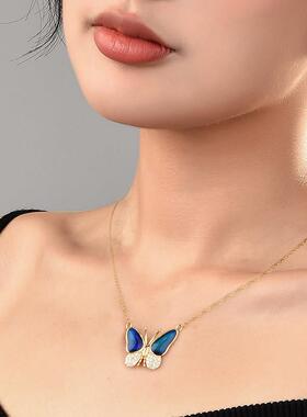 醉卓甘商城磁吸温感变色蝴蝶项链女轻奢满锆镶嵌锁骨链气质毛衣链