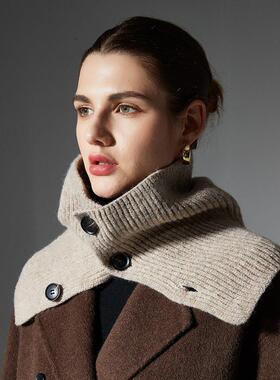 Knitted scarf with floral pattern夹花针织围脖