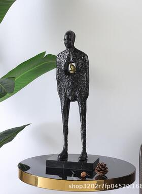 现代轻奢样房雕塑 抽象铸铁人物摆件 配酒店样B0256软板房装板饰