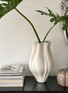 现代轻奢艺术白色褶皱花瓶样板间展厅卧室玄关桌面奶油风装饰摆件