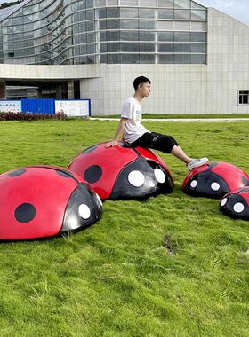 户外彷真七星瓢虫玻璃纤维雕塑园林风景区社区草坪甲壳虫昆虫井盖